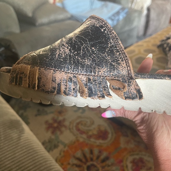 BED|STU Black and Tan Leather Sandals with Distressed Finish - Picture 6 of 7